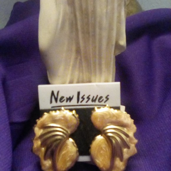 NEW ISSUES VINTAGE GOLDTONE EARINGS - Picture 2 of 5
